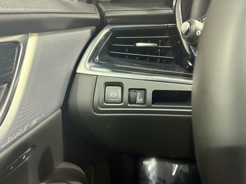 Used 2025 Cadillac XT5 Premium Luxury image 17