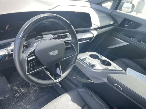Certified 2025 Cadillac Optiq Luxury 2 w/ LPO, Floor Liner Package image 9