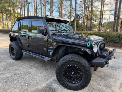 Used 2020 Jeep Wrangler Unlimited Sahara image 12