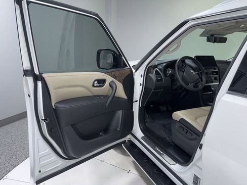 Used 2024 INFINITI QX80 Premium Select w/ Cargo Package image 12