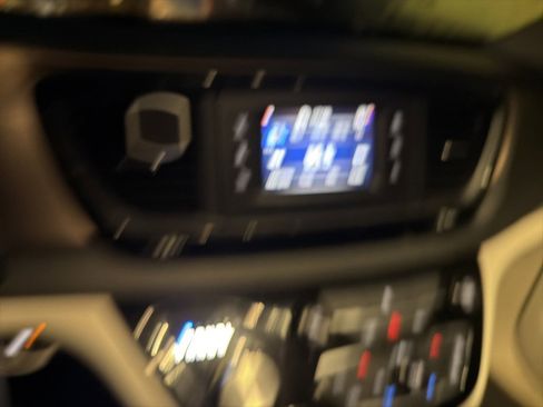 Used 2017 Chrysler Pacifica Touring image 2