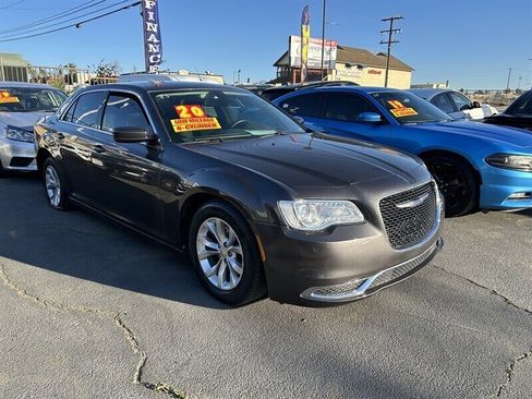 Used 2020 Chrysler 300 Touring image 7
