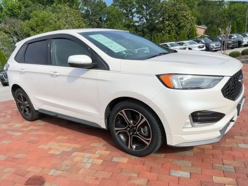 Used 2019 Ford Edge ST w/ Cold Weather Package AWD/4WD image 3