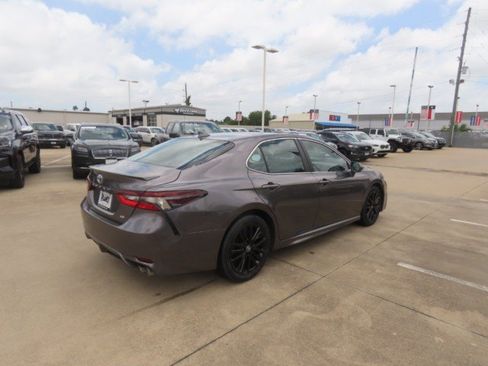 Used 2024 Toyota Camry SE FWD image 9