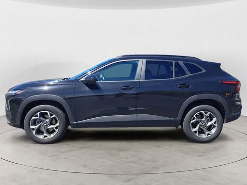 Used 2025 Chevrolet Trax LT w/ LT Convenience Package image 6