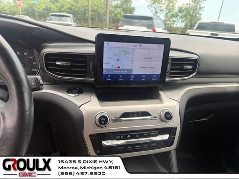 Used 2022 Ford Explorer XLT w/ Equipment Group 202A AWD/4WD image 18