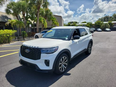 Used 2025 Ford Explorer ST-Line w/ Premium Package RWD image 10