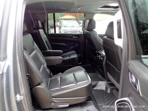 Used 2020 Chevrolet Suburban LT image 28
