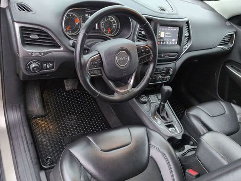 Certified 2019 Jeep Cherokee Latitude Plus w/ Cold Weather Group image 11