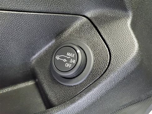 Used 2023 GMC Terrain SLT w/ Elevation Edition image 10