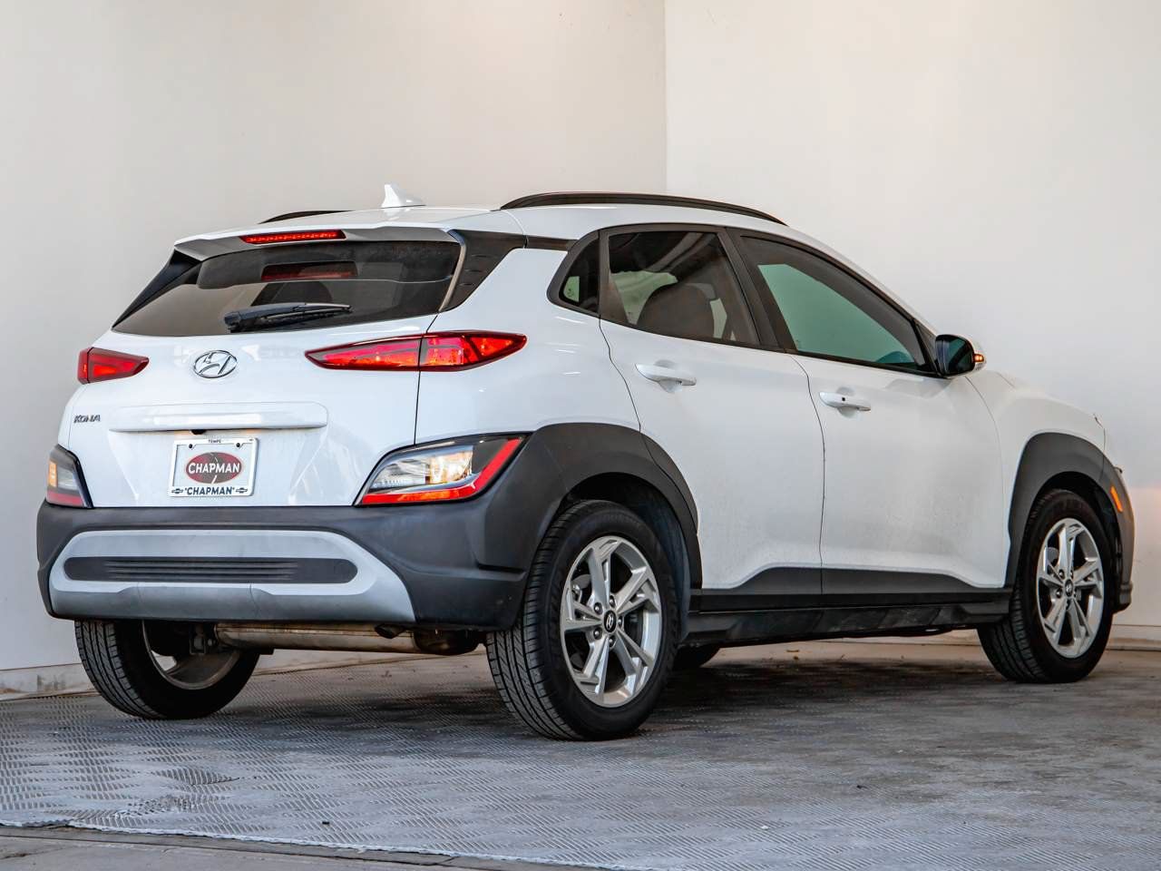 Used 2023 Hyundai Kona SEL w/ Cargo Package FWD image 3