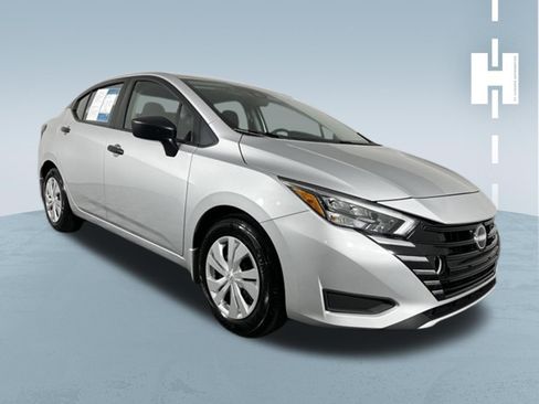 Used 2025 Nissan Versa S w/ Trunk Package FWD image 1