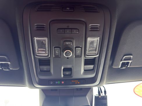 Used 2022 Cadillac Escalade ESV Premium Luxury w/ Performance Package image 30