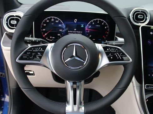 Used 2026 Mercedes-Benz GLC 300 image 18