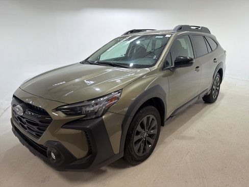 Used 2025 Subaru Outback Onyx Edition AWD/4WD image 3