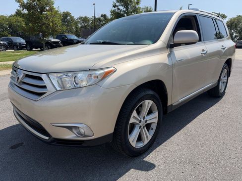 Used 2012 Toyota Highlander Limited w/ Tow Pkg FWD image 1