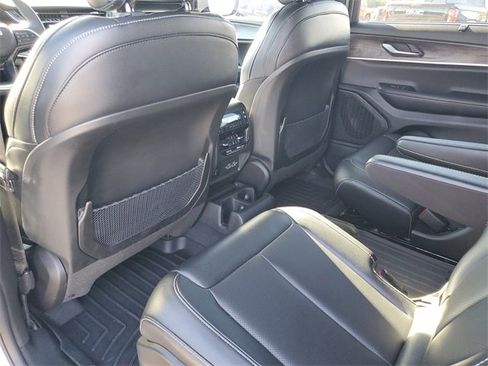 Used 2024 Jeep Grand Cherokee L Limited w/ Luxury Tech Group II image 23