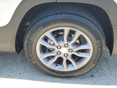 Used 2023 GMC Terrain SLT w/ LPO, Floor Liner Package FWD image 5