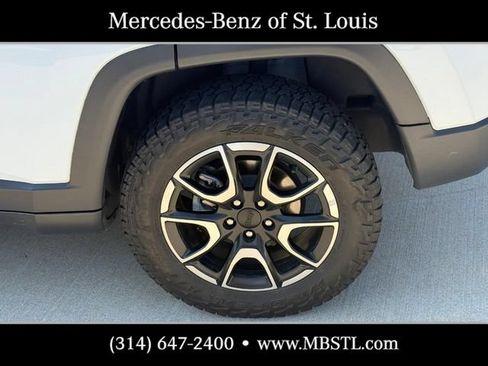 Used 2024 Jeep Compass Trailhawk AWD/4WD image 9