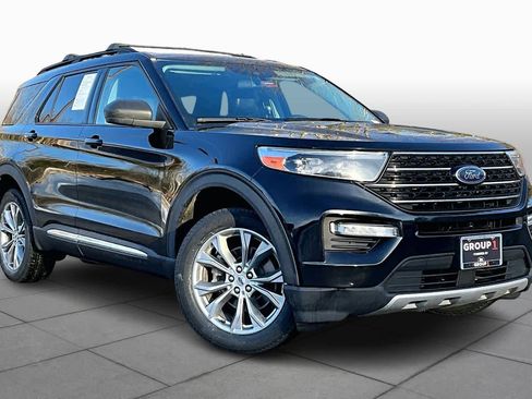 Used 2021 Ford Explorer XLT w/ Equipment Group 202A image 3