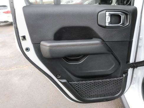 Used 2021 Jeep Wrangler Unlimited Rubicon w/ Trailer Tow Package image 25