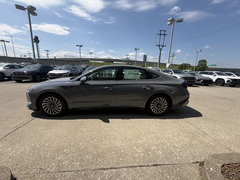 New 2026 Hyundai Sonata Limited FWD image 10