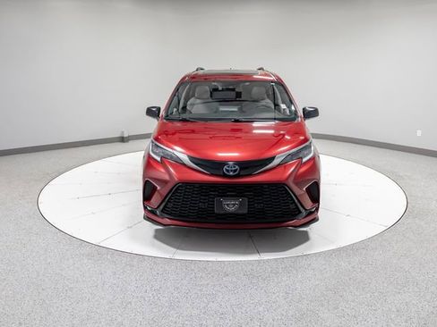 Used 2022 Toyota Sienna XSE FWD image 33