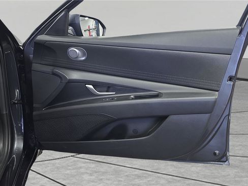 Used 2022 Hyundai Elantra SEL image 25