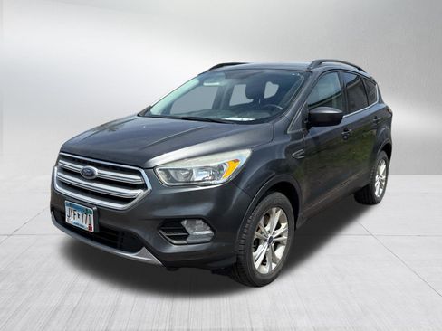 Used 2018 Ford Escape SE w/ SE Sync 3 Package AWD/4WD image 2