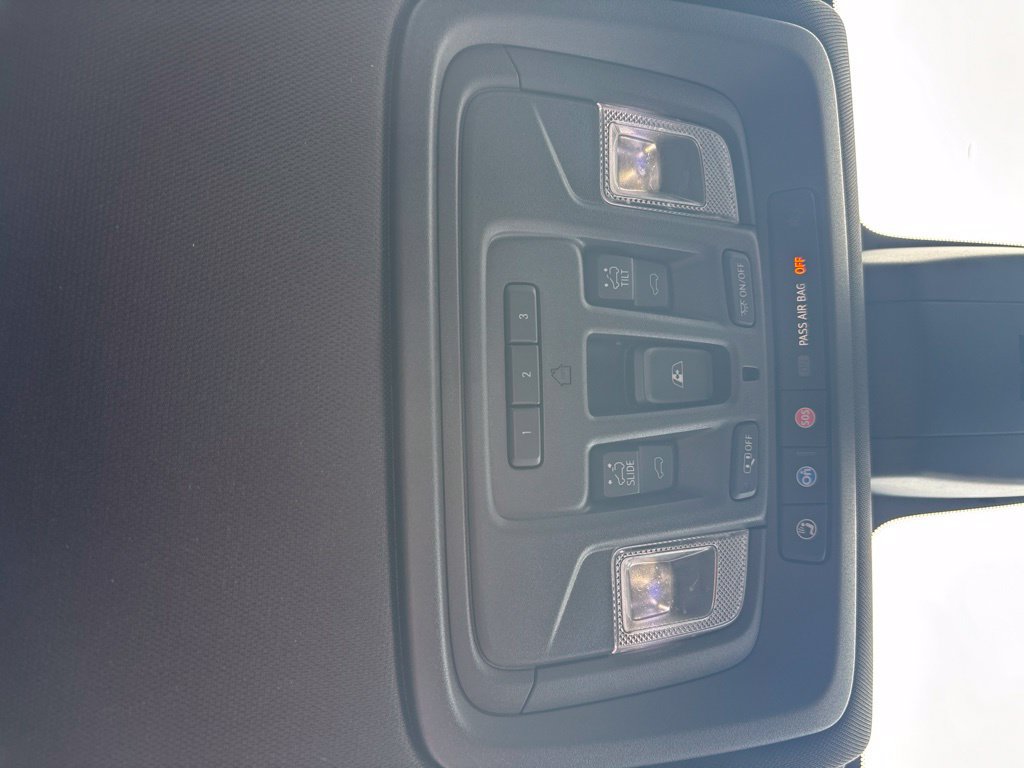 Used 2020 Chevrolet Silverado 1500 High Country w/ Technology Package AWD/4WD image 23