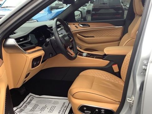 Certified 2023 Jeep Grand Cherokee Summit image 11