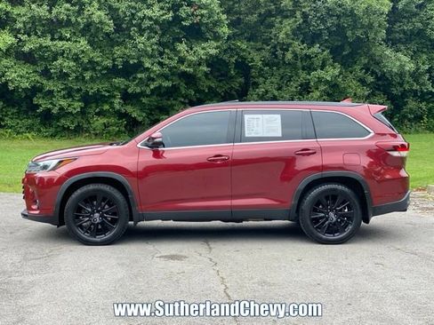 Used 2019 Toyota Highlander SE FWD image 4