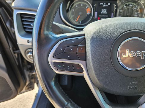 Used 2019 Jeep Cherokee Latitude Plus AWD/4WD image 17
