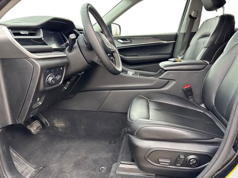 Used 2024 Jeep Grand Cherokee Limited 4xe image 9