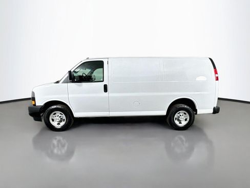 Used 2022 Chevrolet Express 3500 w/ Driver Convenience Package RWD image 2