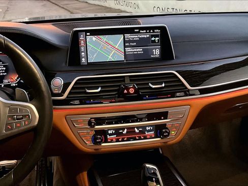 Used 2022 BMW 750i xDrive w/ Executive Package image 6