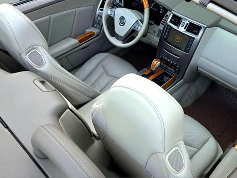 Used 2004 Cadillac XLR image 24