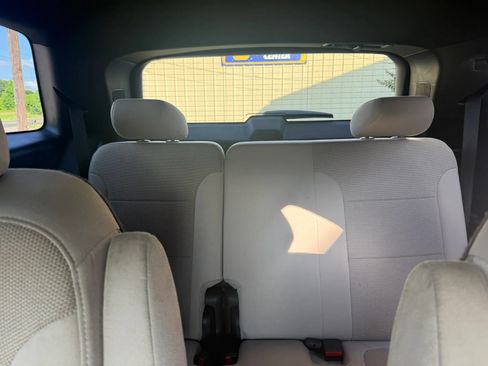 Used 2022 Chevrolet Traverse LT FWD image 17