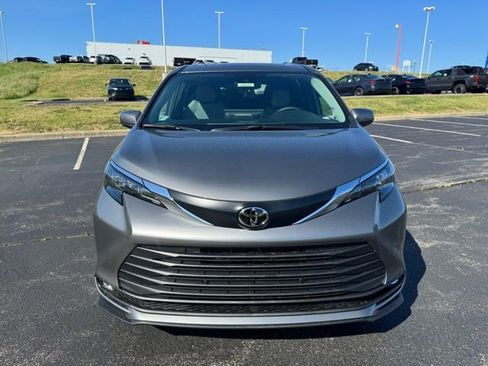 New 2026 Toyota Sienna XLE AWD/4WD image 8
