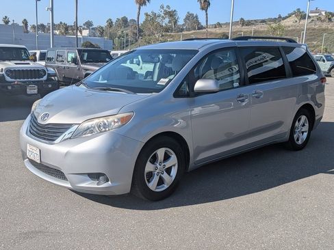 Used 2014 Toyota Sienna LE image 11
