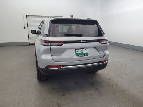 Used 2022 Jeep Grand Cherokee Limited image 6