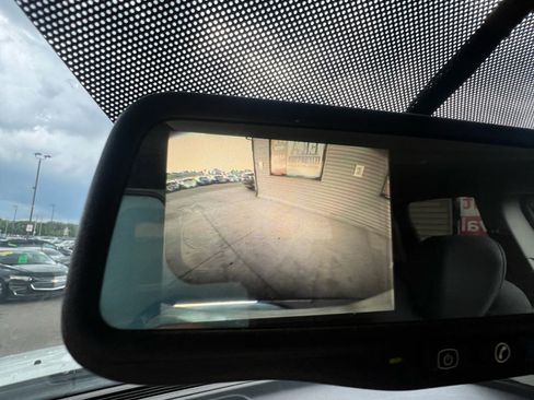 Used 2011 GMC Acadia SLE image 25