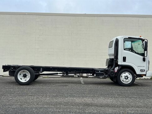 New 2025 Chevrolet Low Cab Forward 5500XG image 3