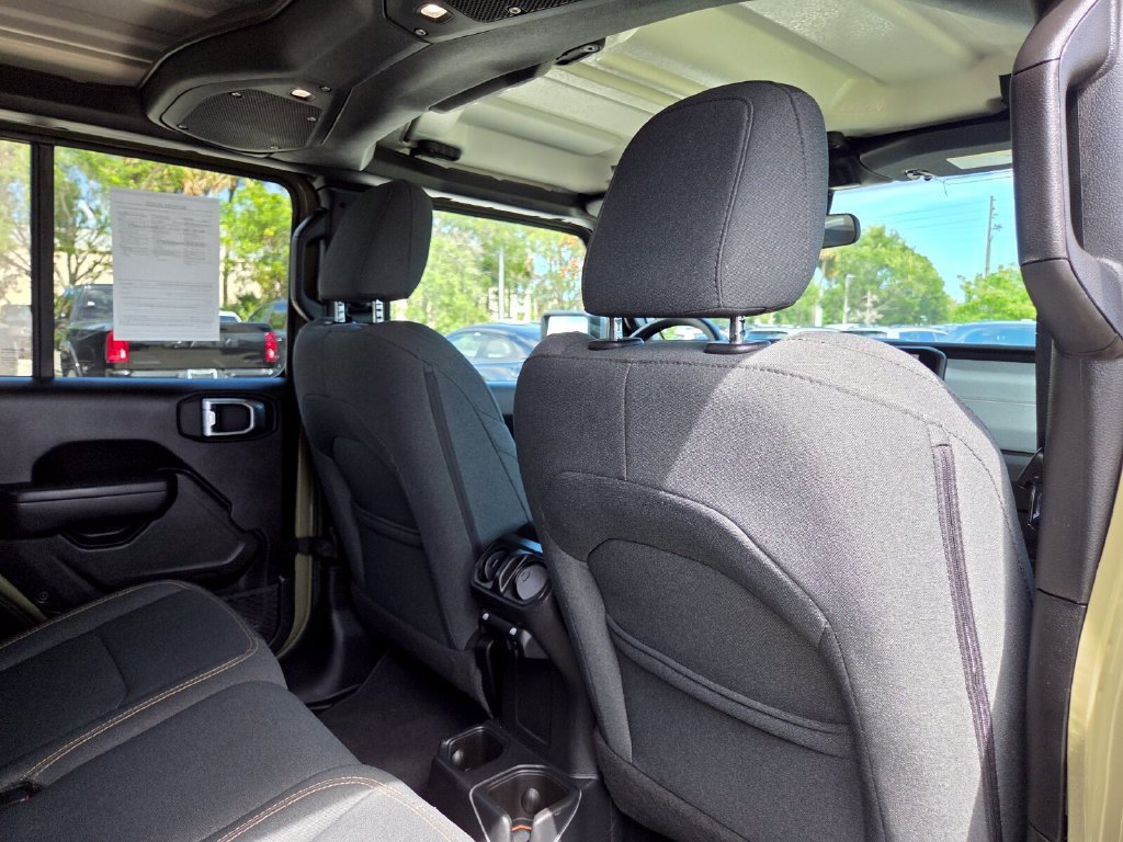 Used 2025 Jeep Gladiator Sport AWD/4WD image 17