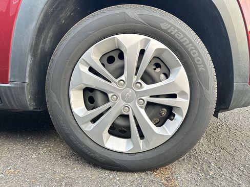 Used 2024 Chevrolet Trax LS image 28