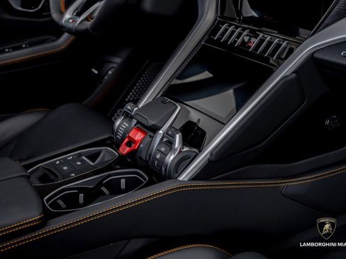 Used 2022 Lamborghini Urus image 46