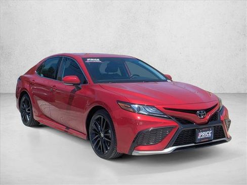 Used 2023 Toyota Camry XSE FWD image 3