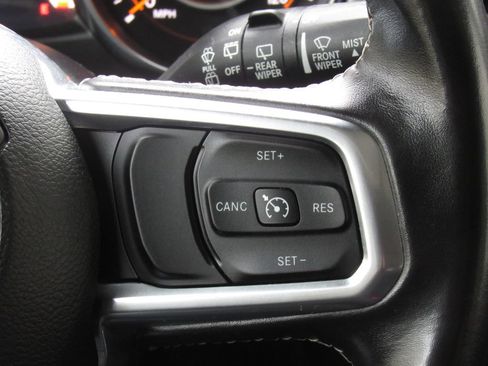 Used 2019 Jeep Wrangler Unlimited Sahara w/ Safety Group AWD/4WD image 25