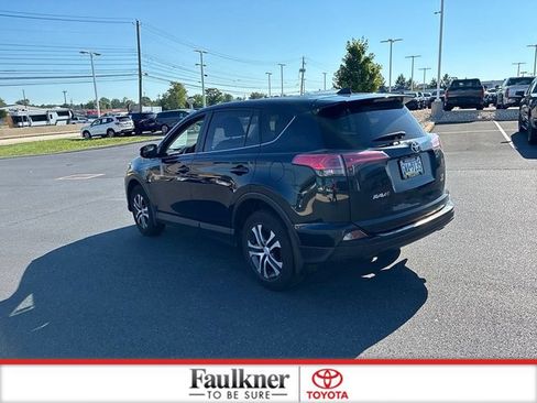 Used 2017 Toyota RAV4 LE w/ All Weather Liner Package AWD/4WD image 8