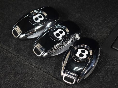 Certified 2024 Bentley Bentayga image 38